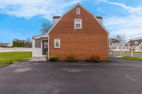 281 Brown St, Hartford, CT 06114