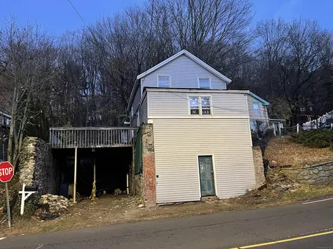 101 Platt St, Ansonia, CT 06401