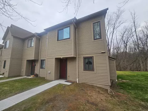 135 Village Square Dr #1, New Britain, CT 06053