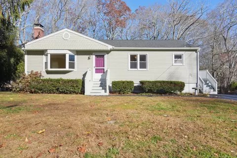 109 Valley Rd, Groton, CT 06340