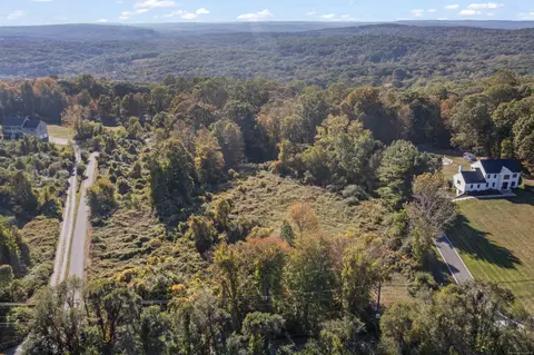 42 Great Ring Rd, Newtown, CT 06482