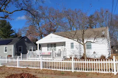 98 Shadycrest Dr, East Hartford, CT 06118