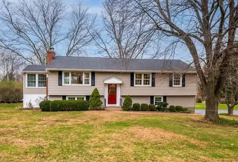 7 Finch Dr, Ridgefield, CT 06877