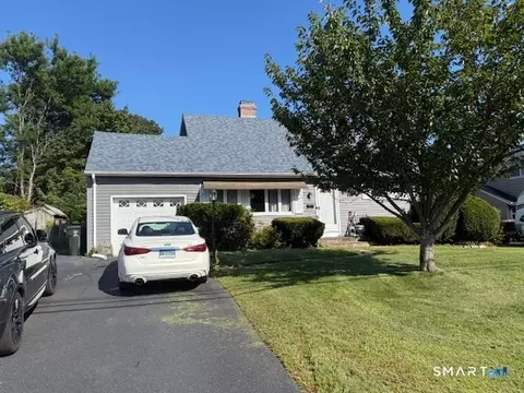 28 Regency Dr, West Hartford, CT 06110