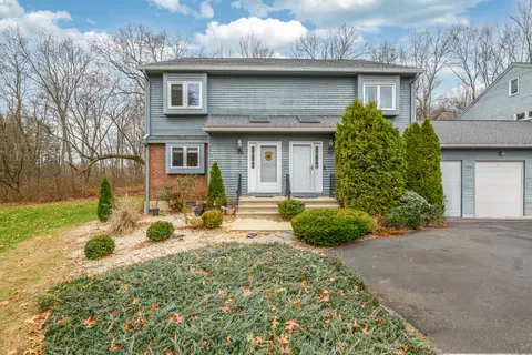 816 Sand Stone Dr #816, South Windsor, CT 06074