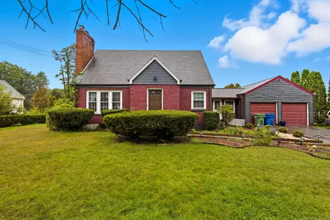 41 Chestnut Dr, Windsor, CT 06095