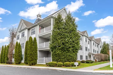 332 Still Water Cir #332, Brookfield, CT 06804