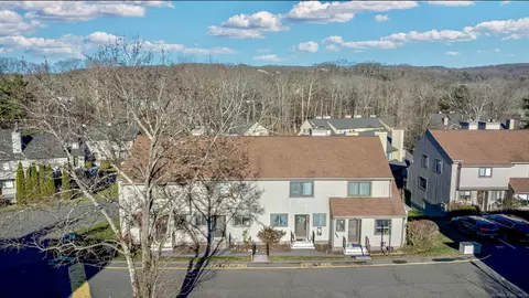 95 Dorchester Ct #95, Beacon Falls, CT 06403