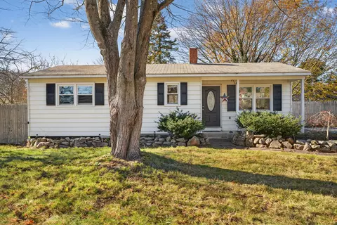 5 Robin Ln, Clinton, CT 06413