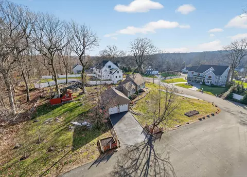 246 Romanock Rd, Fairfield, CT 06825