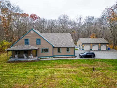 15 Forsyth Rd, Montville, CT 06370
