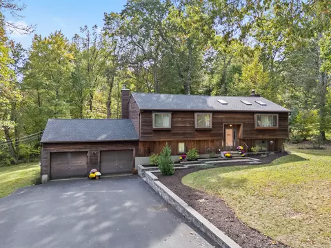 170 Laura Rd, Hamden, CT 06514