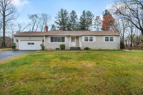 42 Wendy Rd, Trumbull, CT 06611
