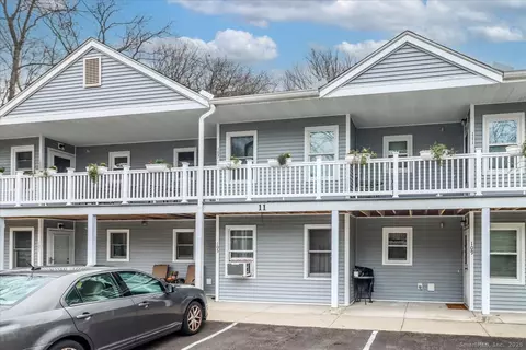 107 Hidden Knolls Cir #107, Monroe, CT 06468
