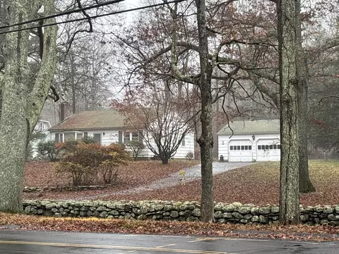 42 Wildcat Rd, Madison, CT 06443