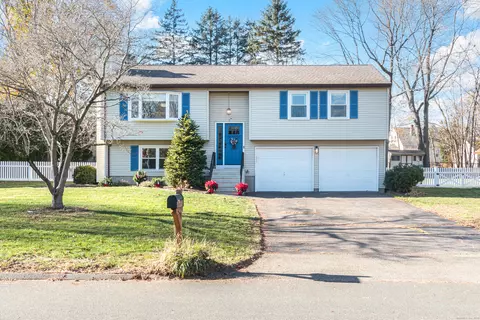 5 Palmer Cir, Cromwell, CT 06416