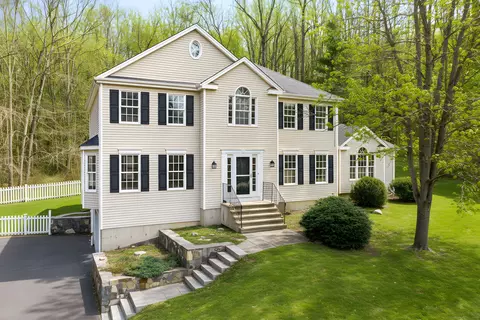 23 Fawnwood Rd, Sandy Hook, CT 06482