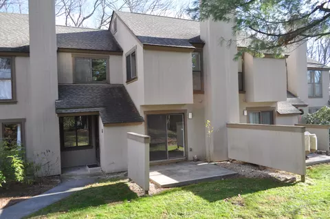 7 Chestnut Dr #7, Avon, CT 06001