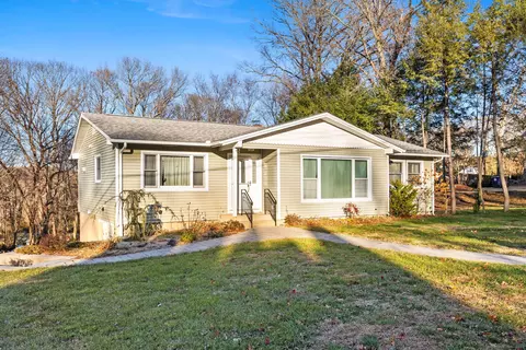 9 Omar St, Seymour, CT 06483