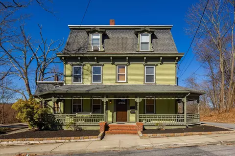 16 Wilkinson St, Putnam, CT 06260