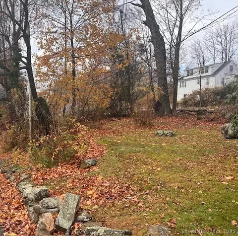 495 Alba Ave, Bridgeport, CT 06606