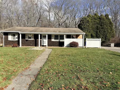 140 Laurelwood Rd, Groton, CT 06340