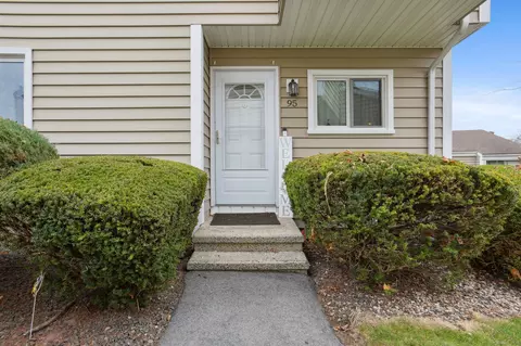 95 Monticello Dr #95, Branford, CT 06405