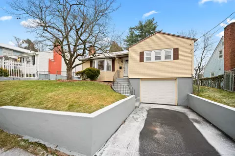 67 Simpson St, Hartford, CT 06112