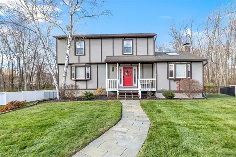 26 Woodridge Rd, West Haven, CT 06516