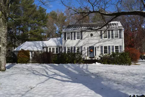 4 Tanglewood Dr, Avon, CT 06001
