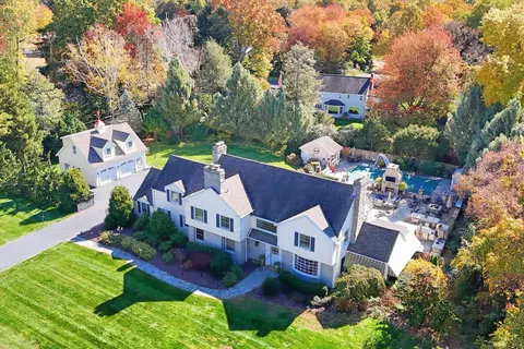 830 Bayberry Ln, Orange, CT 06477