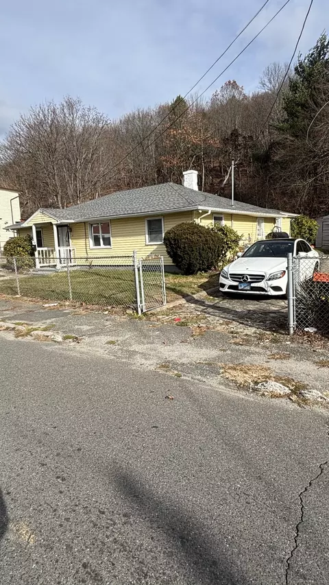 341 Oak St, Waterbury, CT 06705