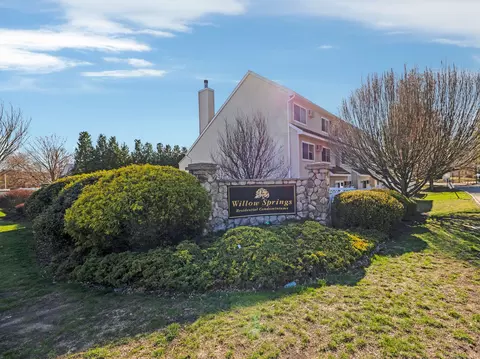 175 Willow Spgs #175, New Milford, CT 06776