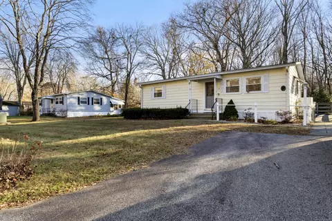 15 Stone Hedge Rd, Westbrook, CT 06498