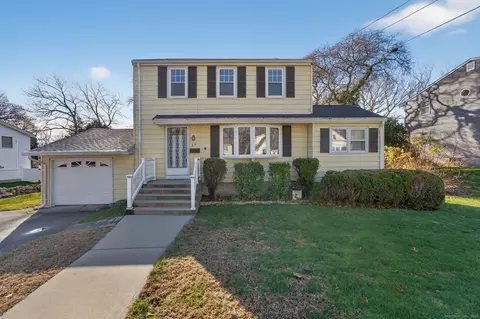 59 Godfrey St, Groton, CT 06340