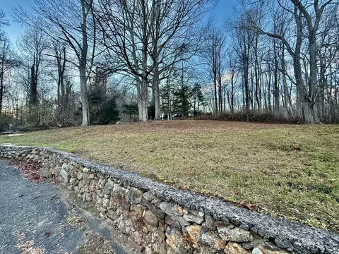 Exterior - 226 W High St, East Hampton, CT 06424 photo 4 of 4