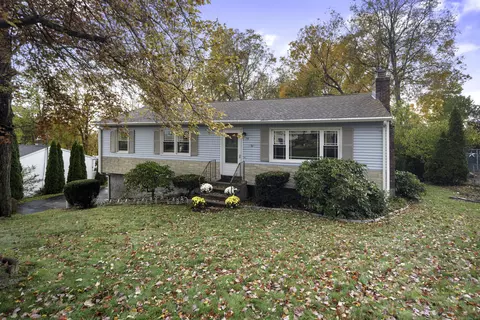 79 Fieldstone Rd, Waterbury, CT 06704