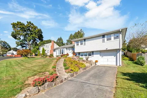15 Summit Rd, Naugatuck, CT 06770