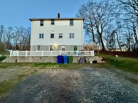 141 E High St, East Hampton, CT 06424