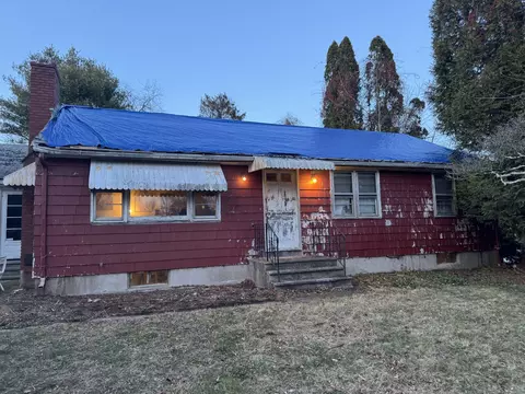 19 Castle View Dr, Chester, CT 06412