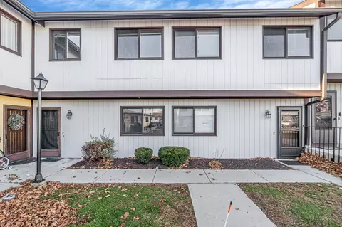 27 Crows Nest Ln #8F, Danbury, CT 06810