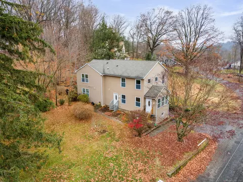 7 Hayestown Hts, Danbury, CT 06811