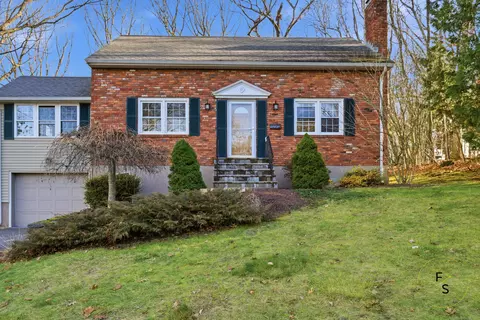 11 Valerie Dr, Vernon, CT 06066