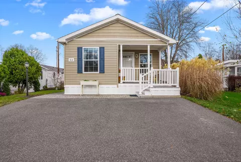 53 Greenlawn Dr, Danbury, CT 06810