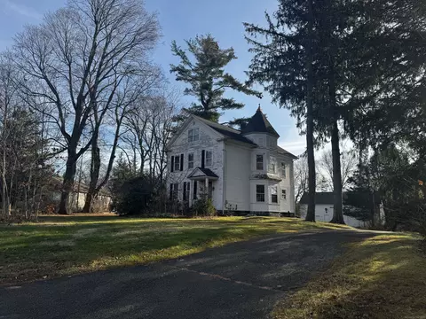 58 Daniels Farm Rd, Trumbull, CT 06611