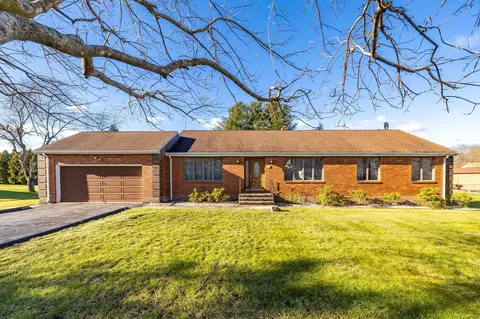 21 Crest Dr, Cromwell, CT 06416