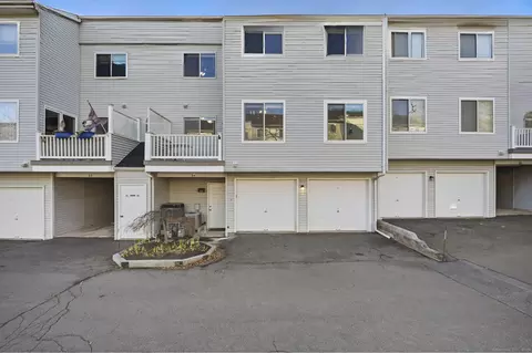 84 Staffordshire Commons Dr #84, Wallingford, CT 06492