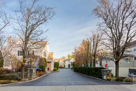 105 Hamilton Ave #9, Greenwich, CT 06830