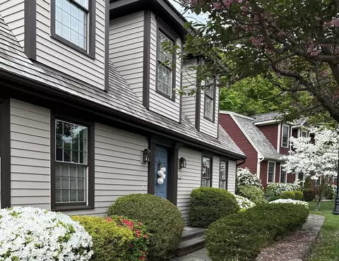 9 Hill View Ln, Woodbury, CT 06798