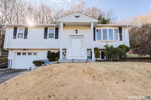 80 Sabin St, Putnam, CT 06260